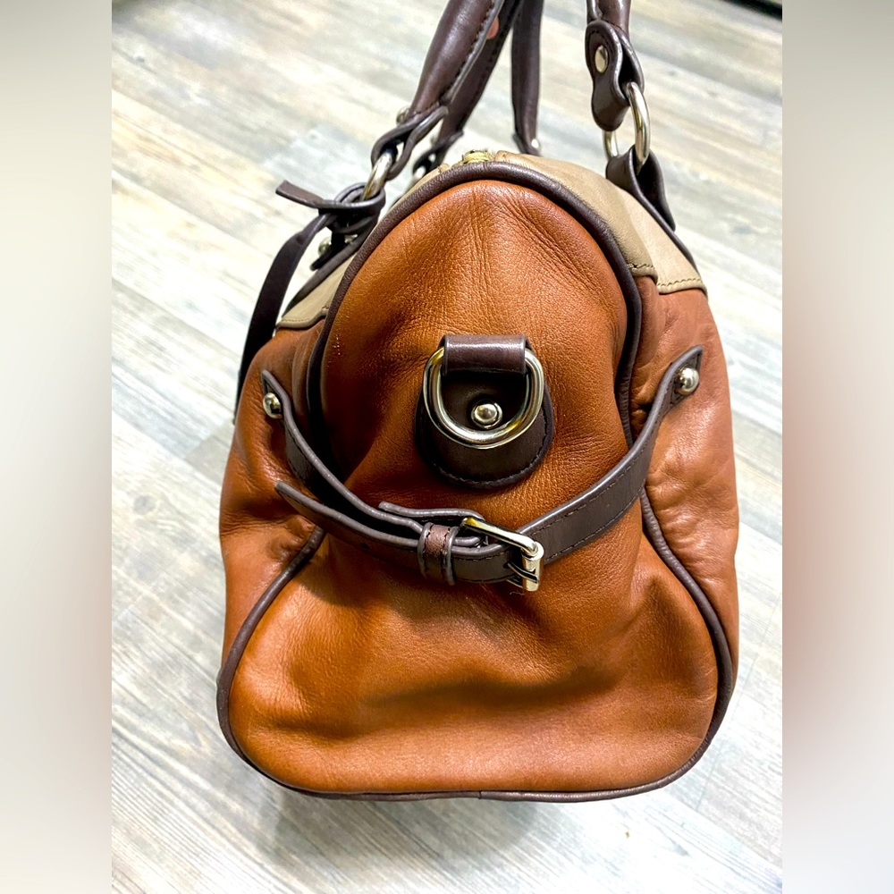 Danier Leather Handbag & Shoulder Bag - Picture 8 of 9